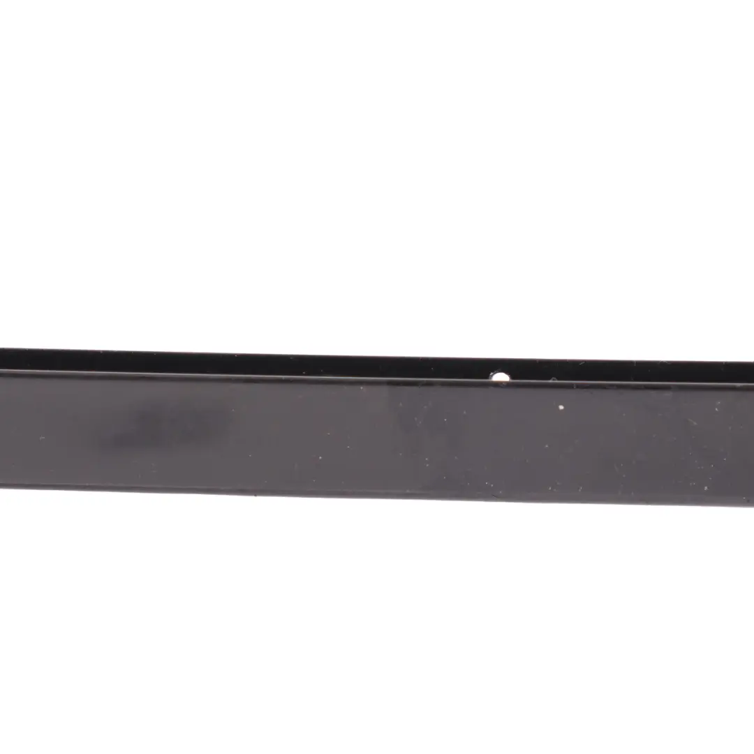 Mercedes W166 Joint d'étanchéité vitre de porte arrière gauche - SKU A1667300119 - Numéro de pièce A1667300119