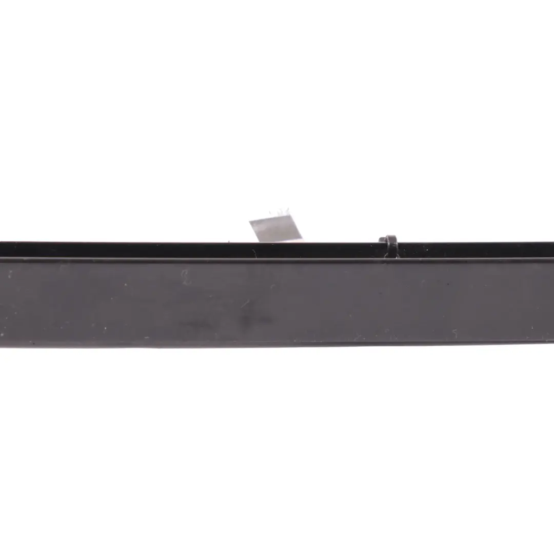 Mercedes W166 Joint d'étanchéité vitre de porte arrière gauche - SKU A1667300119 - Numéro de pièce A1667300119