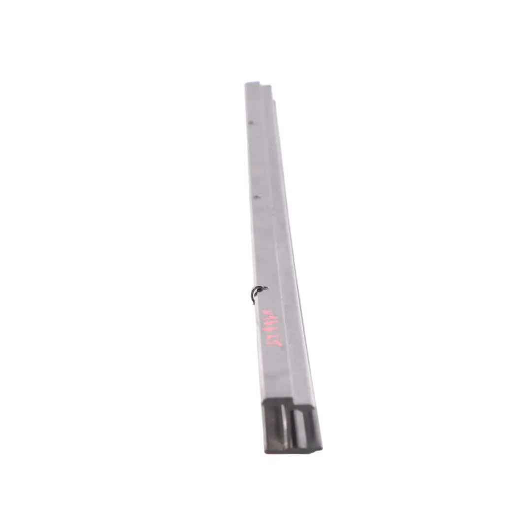 Mercedes W166 Joint d'étanchéité vitre de porte arrière gauche - SKU A1667300119 - Numéro de pièce A1667300119