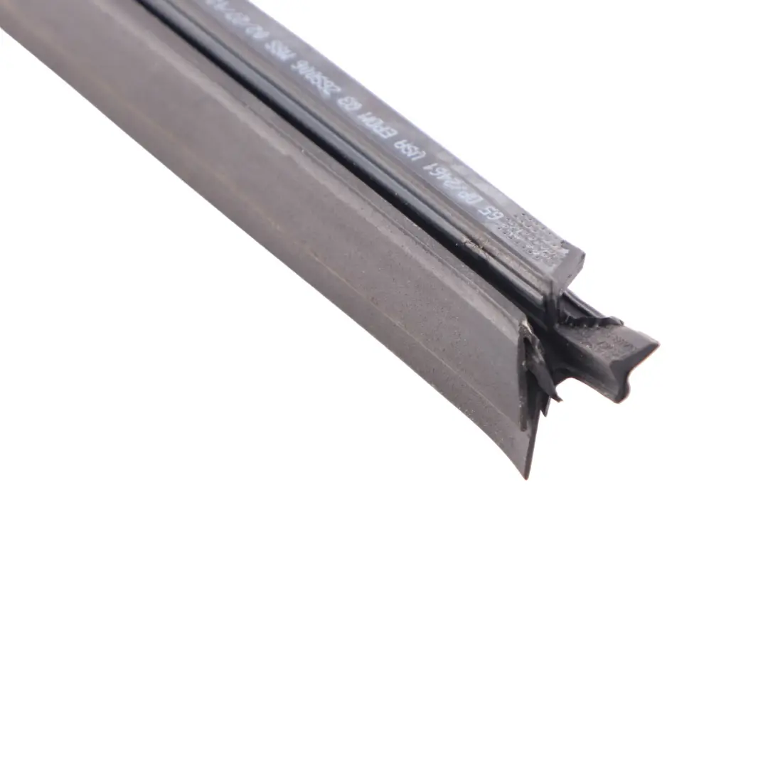 Guarnizione Porta Posteriore Destra Interna per Mercedes W166 ML con numero di parte A1667350265 Mercedes W166 ML Guarnizione Porta Posteriore Destra Interna - SKU A1667350265 - Numero di parte A1667350265