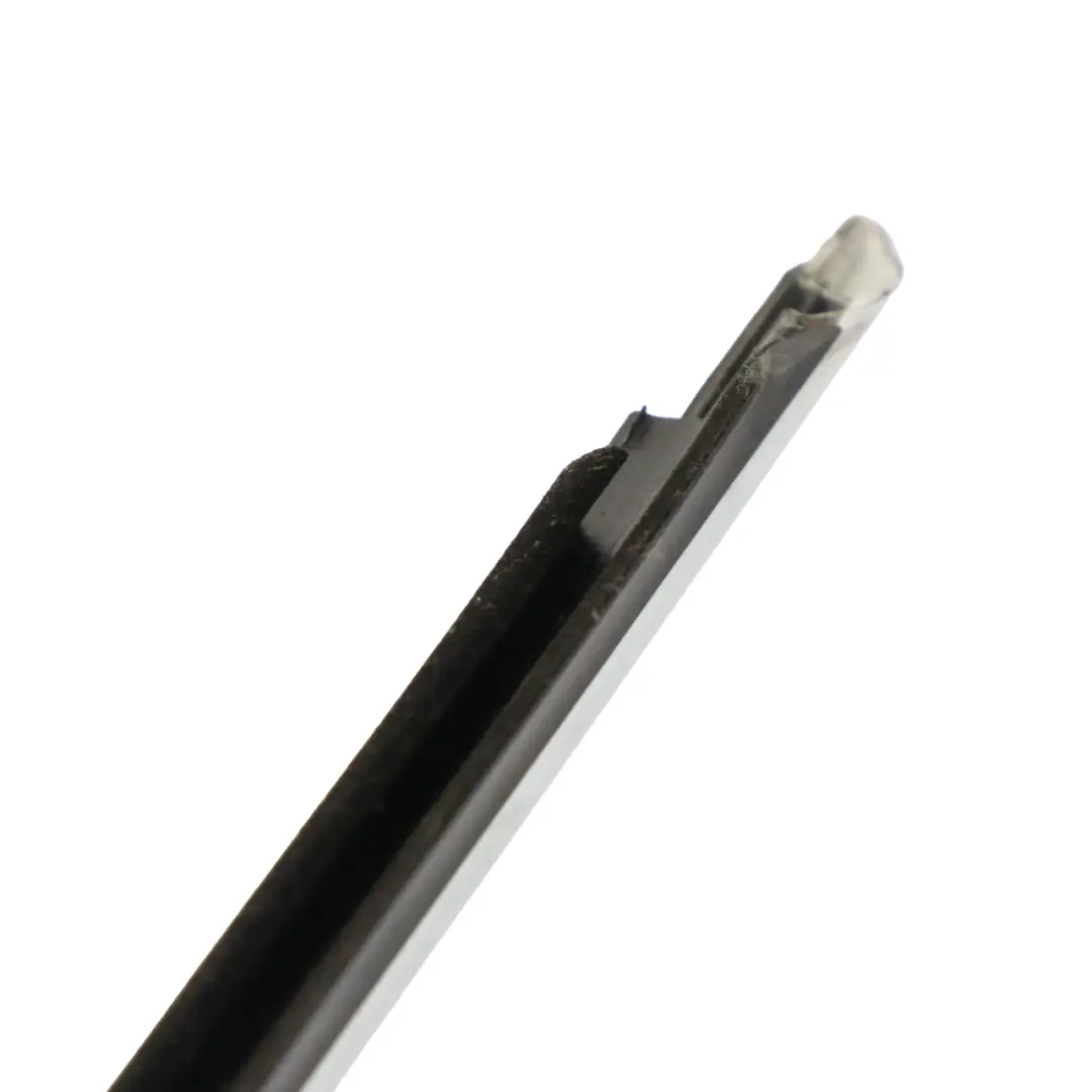 Moldura de ventana de puerta trasera izquierda cromada para Mercedes W166 con número de pieza A1667350365 Mercedes W166 Moldura de ventana de puerta trasera izquierda cromada - SKU A1667350365 - Número de pieza A1667350365