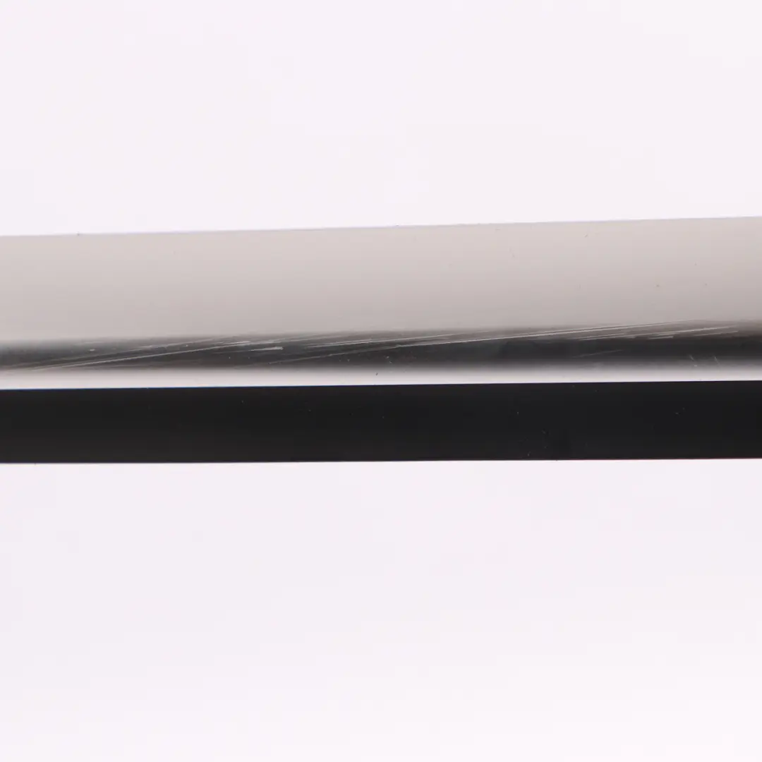 Tira De Carril De Sellado Puerta Trasera Derecha para Mercedes ML W166 con número de pieza A1667356600 Mercedes ML W166 Tira De Carril De Sellado Puerta Trasera Derecha - SKU A1667356600 - Número de pieza A1667356600