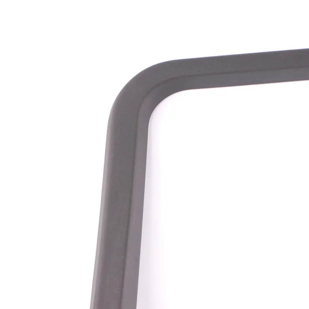 Mercedes ML W166 Guide Garniture Porte Arrière Noir Droit - SKU A1667370280 - Numéro de pièce A1667370280