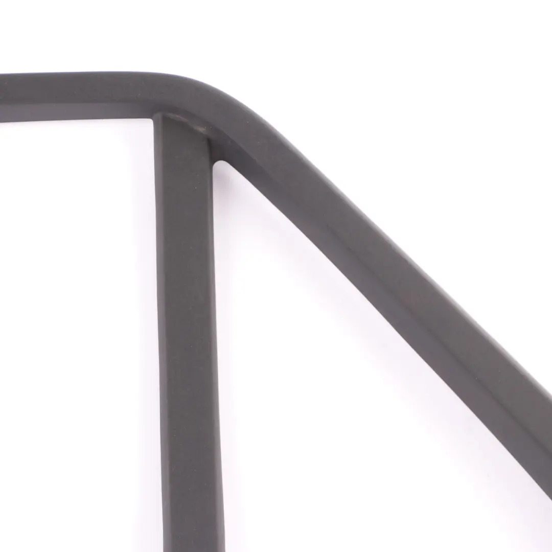 Guide Garniture Porte Arrière Noir Droit pour Mercedes ML W166 à propos du numéro de pièce A1667370280 Mercedes ML W166 Guide Garniture Porte Arrière Noir Droit - SKU A1667370280 - Numéro de pièce A1667370280