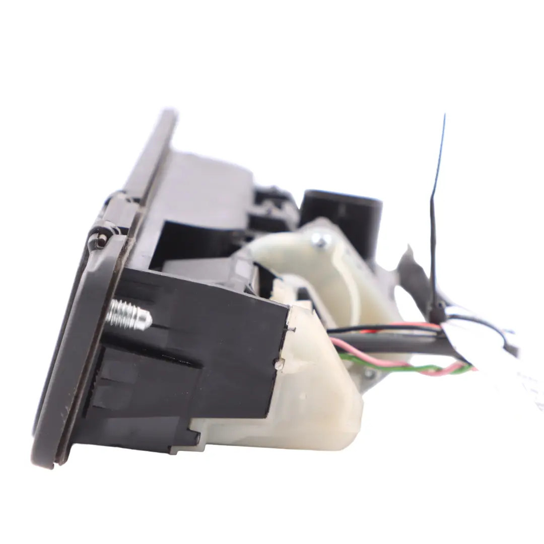 Klamka Uchwyt Klapy Bagażnika Kamera do Mercedes W176 o numerze A1667600993 Mercedes W176 Klamka Uchwyt Klapy Bagażnika Kamera - SKU A1667600993 - Numer Części A1667600993