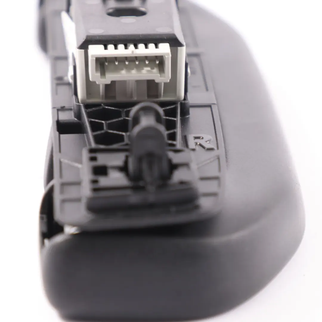  Poignée toit Mercedes W246 W213 intérieure Lampe arrière droite A0998150100 - SKU A1668100654-1 - Numéro de pièce A1668100654