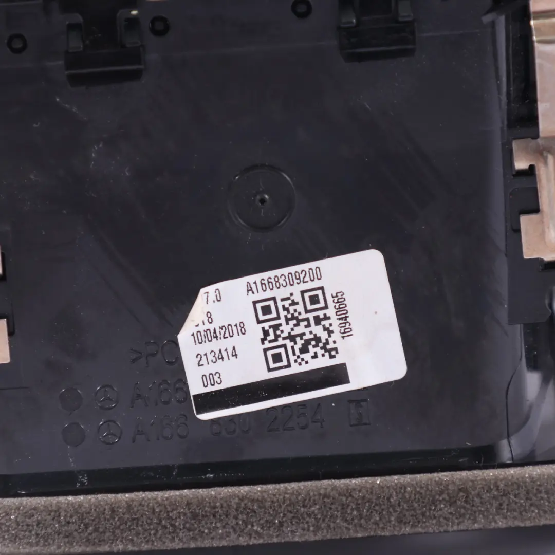 Vent Mercedes GLE C292 ML W166 Dashboard Right O/S Air Duct to Air with Part number A1668309200 Air Vent Mercedes GLE C292 ML W166 Dashboard Right O/S Air Duct - SKU A1668309200 - Part number A1668309200