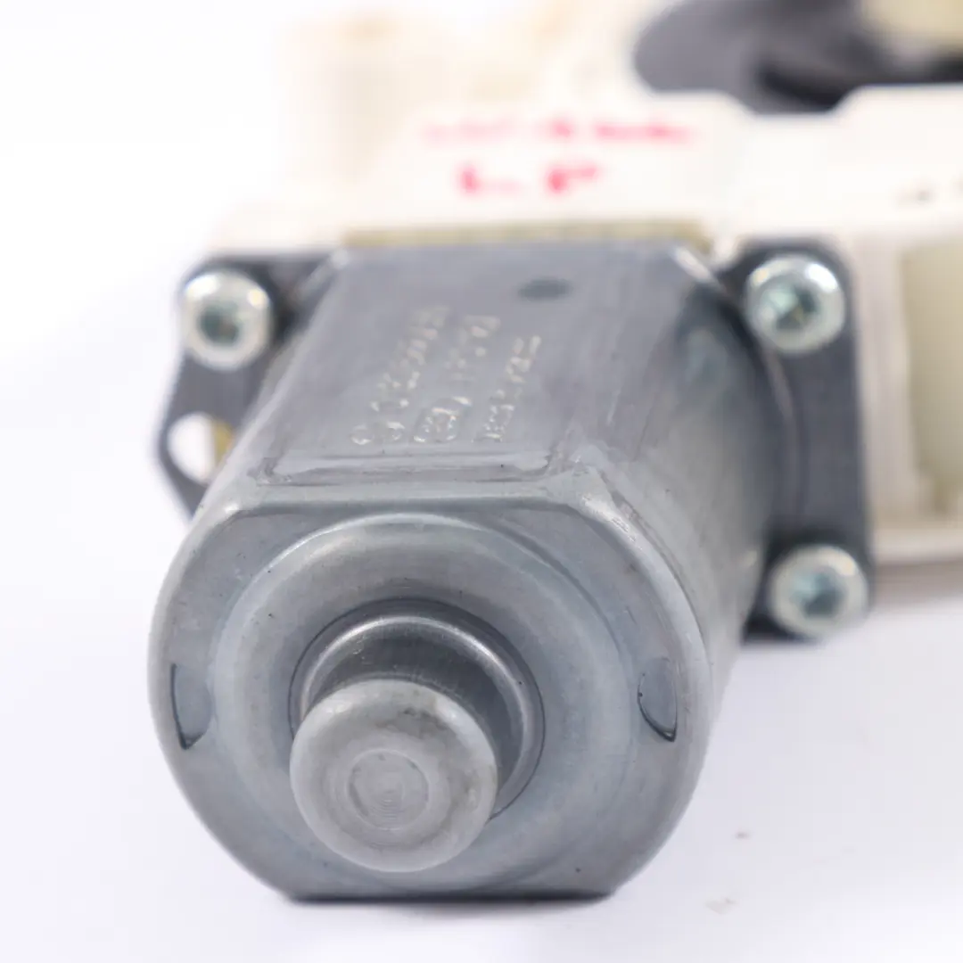 Fensterheber Motor Vorne Links Regulator Drive für Mercedes W166 mit Teilenummer A1669060201 Mercedes W166 Fensterheber Motor Vorne Links Regulator Drive - SKU A1669060201 - Teilenummer A1669060201