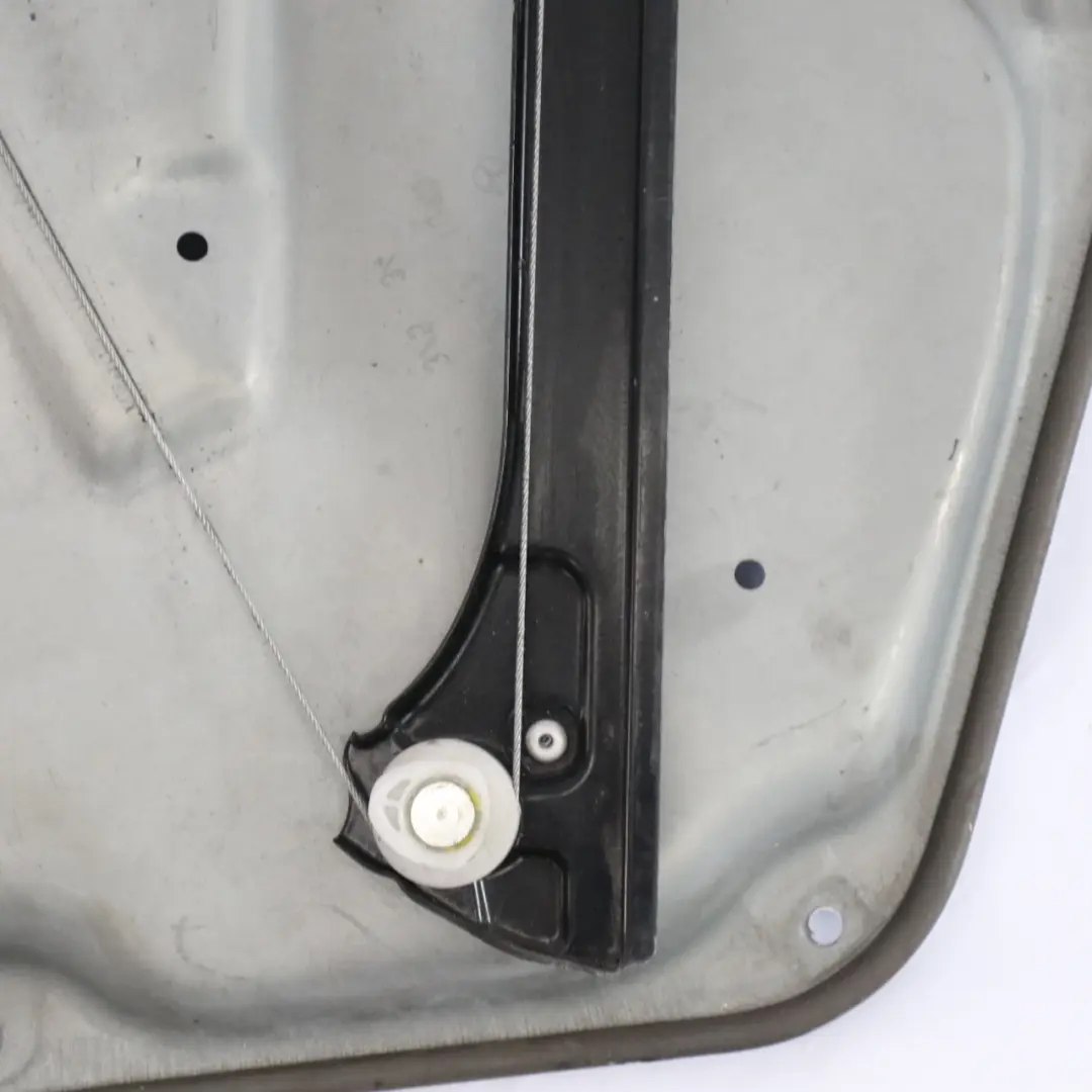 Supporto scheda porta anteriore sinistro Regolatore alzacristalli per Mercedes W169 con numero di parte A1697200979 Mercedes W169 Supporto scheda porta anteriore sinistro Regolatore alzacristalli - SKU A1697200979-1 - Numero di parte A1697200979