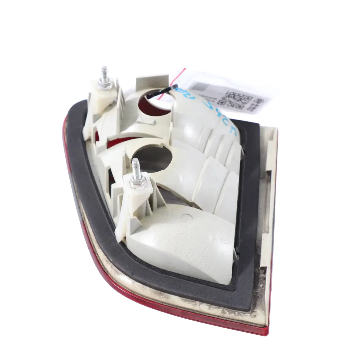 Lampa W Klapę Tylna Prawa Tył Prawy do Mercedes W245 o numerze A1698201664 Mercedes W245 Lampa W Klapę Tylna Prawa Tył Prawy - SKU A1698201664-2 - Numer Części A1698201664