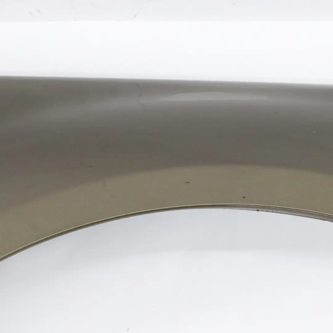 Panneau latéral d'aile avant droite Steppe Brown Metallic - 490 pour Mercedes W245 à propos du numéro de pièce A1698801018 Mercedes W245 Panneau latéral d'aile avant droite Steppe Brown Metallic - 490 - SKU A1698801018-STE - Numéro de pièce A1698801018