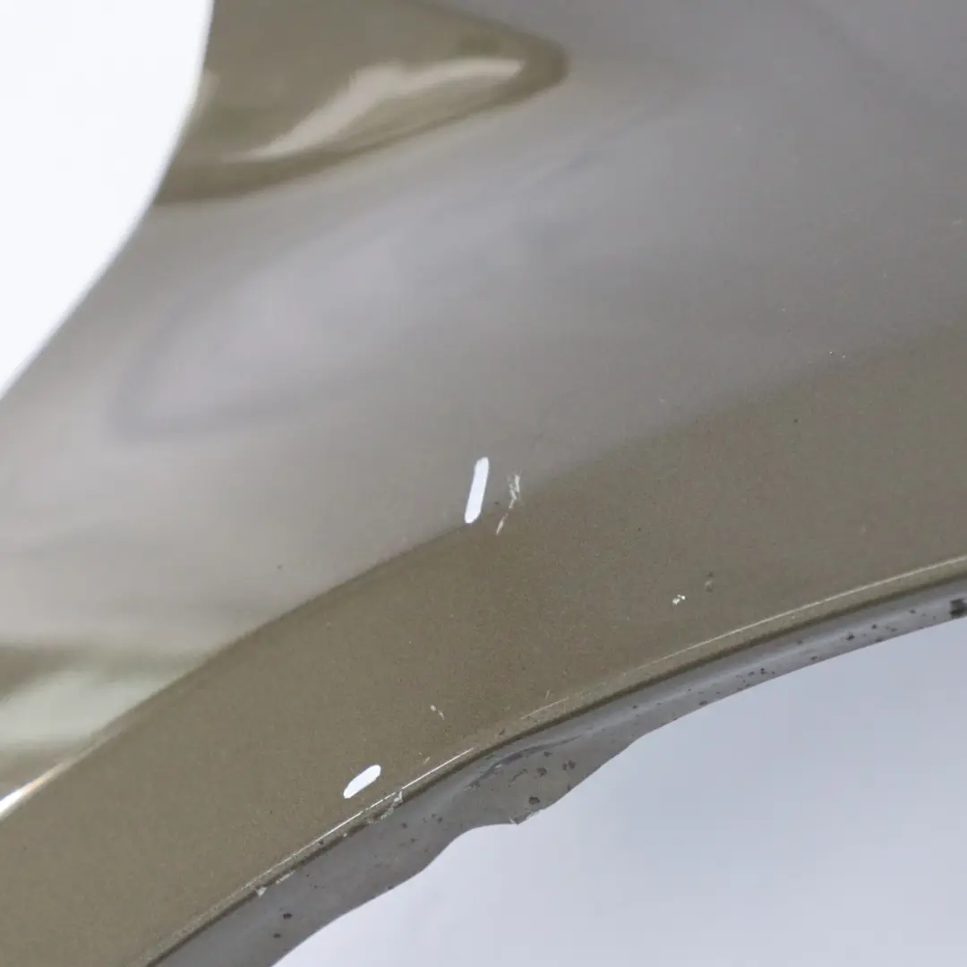 Seitenkotflügel Kotflügel vorne rechts Steppe Braun Metallic - 490 für Mercedes W245 mit Teilenummer A1698801018 Mercedes W245 Seitenkotflügel Kotflügel vorne rechts Steppe Braun Metallic - 490 - SKU A1698801018-STE - Teilenummer A1698801018