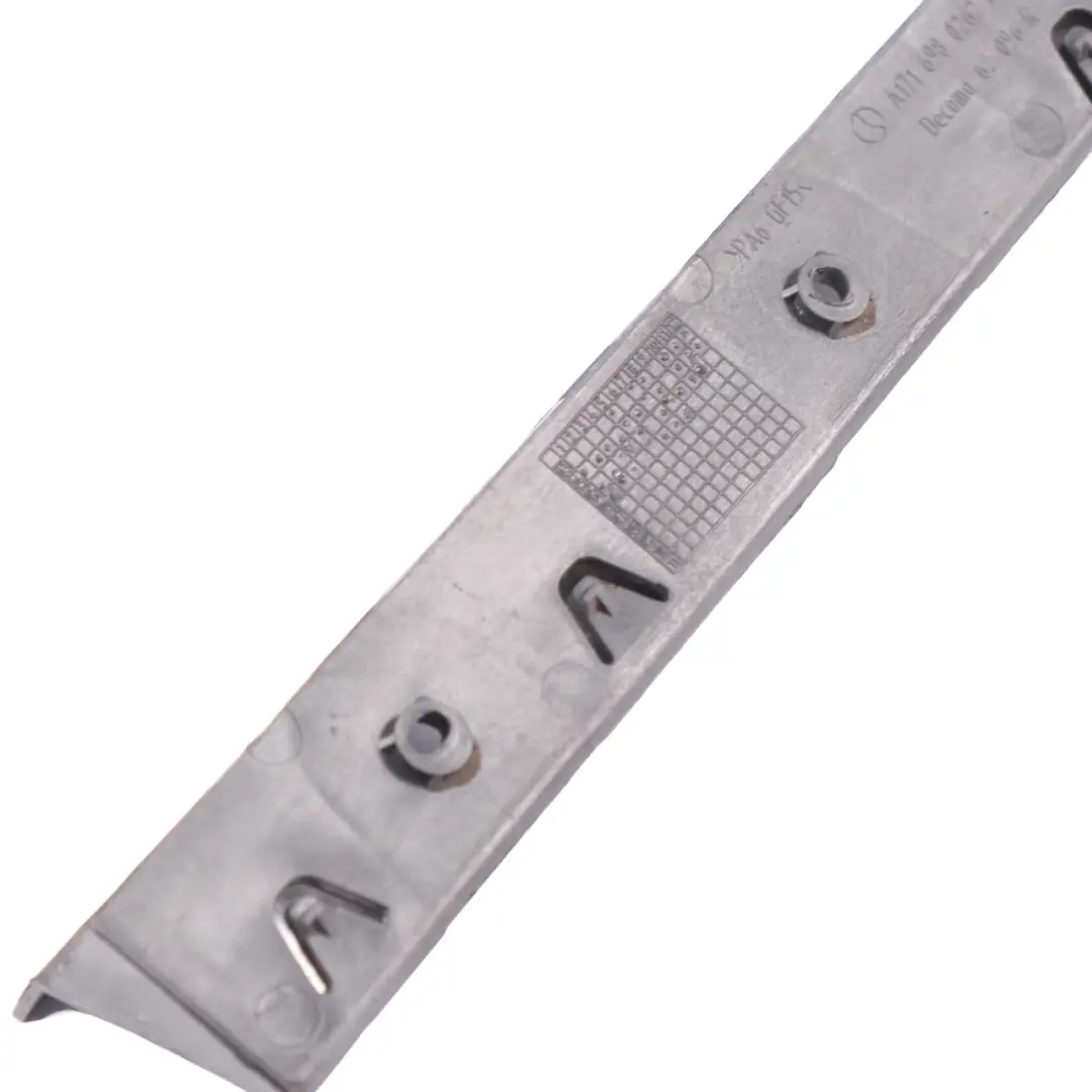 Mercedes SLK R171 Soglia laterale Pannello staffa Striscia anteriore destra - SKU A1716980262 - Numero di parte A1716980262