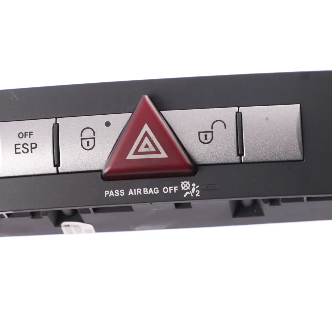 Salpicadero Luz Emergencia Bloqueo Panel Interruptor para Mercedes R171 con número de pieza A1718207810 Mercedes R171 Salpicadero Luz Emergencia Bloqueo Panel Interruptor - SKU A1718207810 - Número de pieza A1718207810