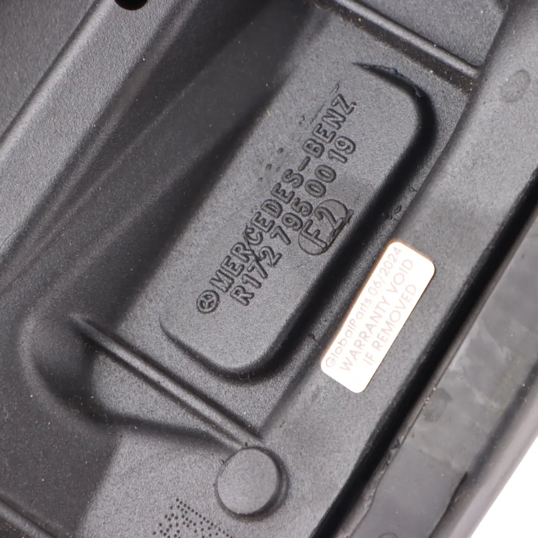 Listwa Osłona Obudowa Słupka Prawy Tył Palladium Silver 792 do Mercedes R172 o numerze A1727950019 Mercedes R172 Listwa Osłona Obudowa Słupka Prawy Tył Palladium Silver 792 - SKU A1727950019-PAL - Numer Części A1727950019