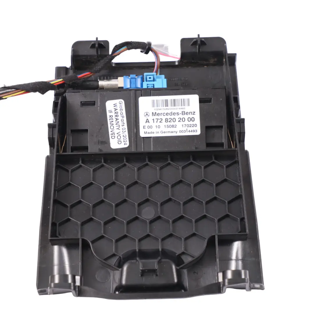 Puerto USB Enchufe Conector Panel de Control para Mercedes CLA C117 con número de pieza A1728202000 Mercedes CLA C117 Puerto USB Enchufe Conector Panel de Control - SKU A1728202000 - Número de pieza A1728202000