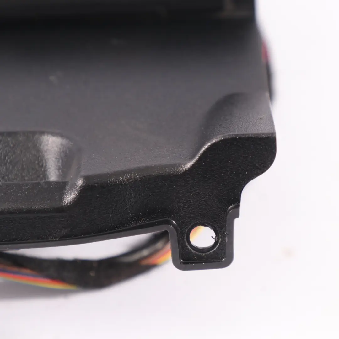 USB Connettore pannello della presa della porta per Mercedes CLA C117 con numero di parte A1728202000 Mercedes CLA C117 USB Connettore pannello della presa della porta - SKU A1728202000 - Numero di parte A1728202000