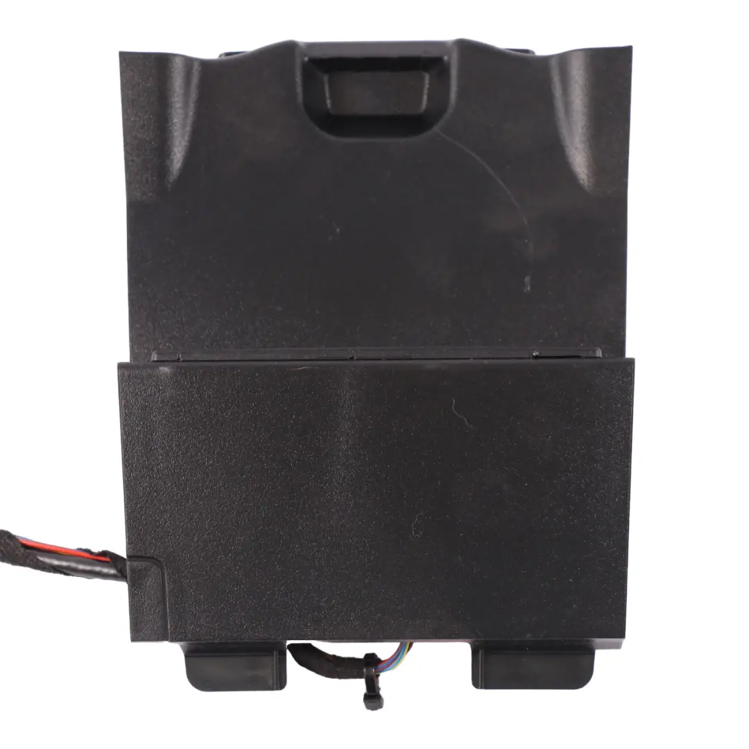 Puerto USB Enchufe Conector Panel de Control para Mercedes CLA C117 con número de pieza A1728202000 Mercedes CLA C117 Puerto USB Enchufe Conector Panel de Control - SKU A1728202000 - Número de pieza A1728202000