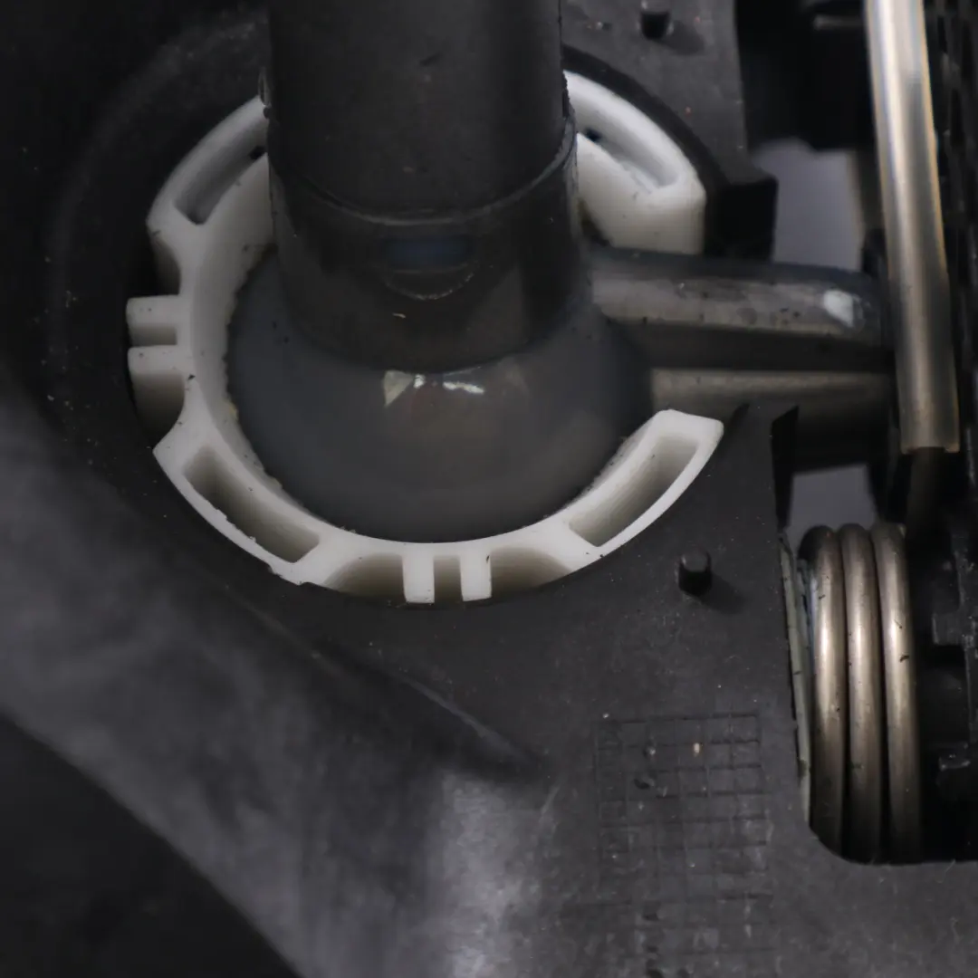 Sélecteur de vitesse Mécanisme de changement manuelle pour Mercedes W176 à propos du numéro de pièce A1763602600 Mercedes W176 Sélecteur de vitesse Mécanisme de changement manuelle - SKU A1763602600-1 - Numéro de pièce A1763602600