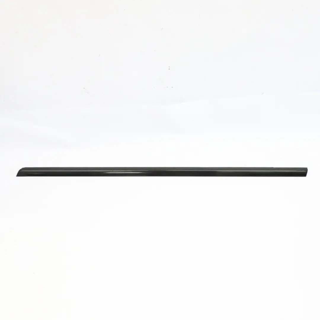 Barra di rivestimento esterna porta anteriore sinistra guarnizione per Mercedes W176 con numero di parte A1767250382 Mercedes W176 Barra di rivestimento esterna porta anteriore sinistra guarnizione - SKU A1767250382 - Numero di parte A1767250382