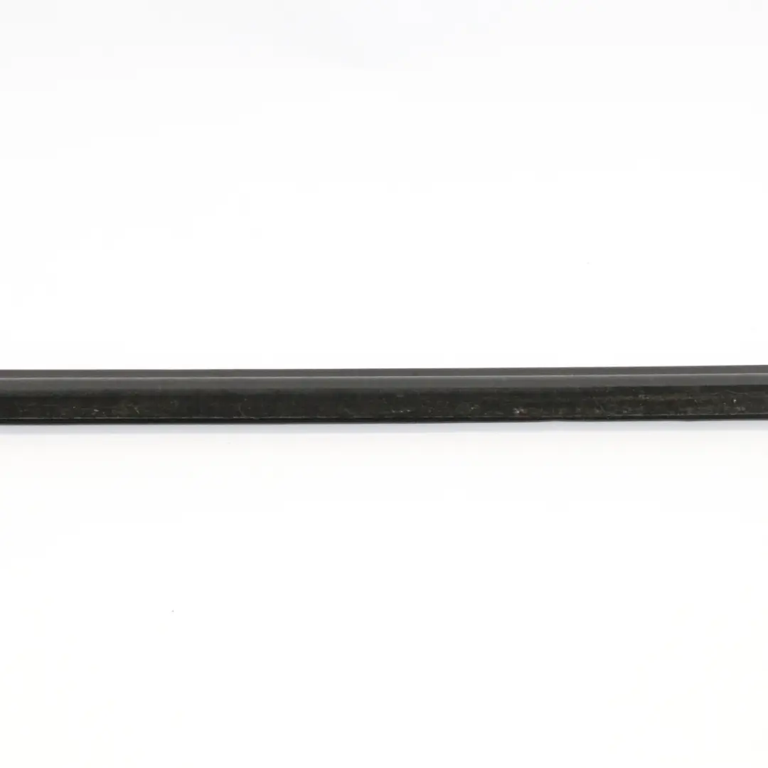 Mercedes W176 Barra di rivestimento esterna porta anteriore sinistra guarnizione - SKU A1767250382 - Numero di parte A1767250382
