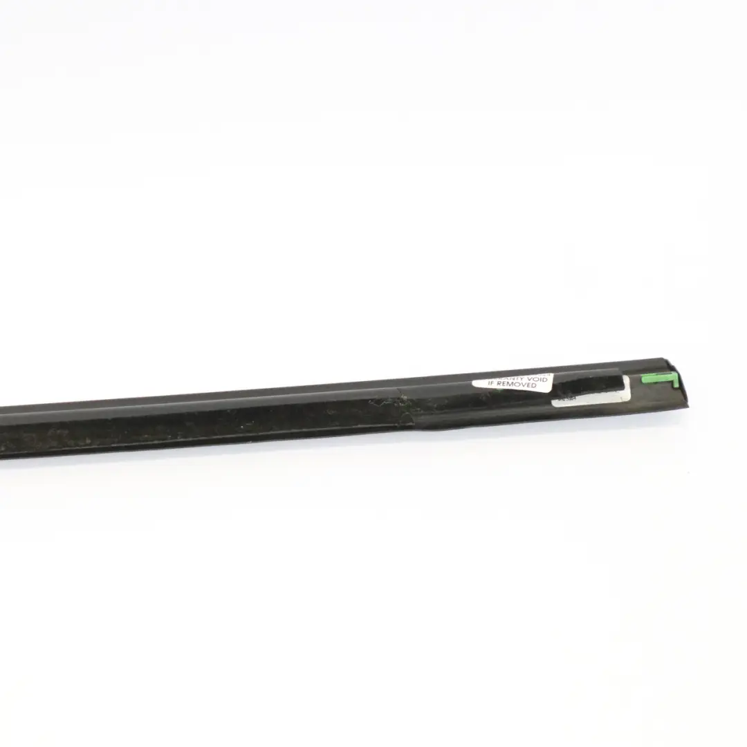 Barra di rivestimento esterna porta anteriore sinistra guarnizione per Mercedes W176 con numero di parte A1767250382 Mercedes W176 Barra di rivestimento esterna porta anteriore sinistra guarnizione - SKU A1767250382 - Numero di parte A1767250382
