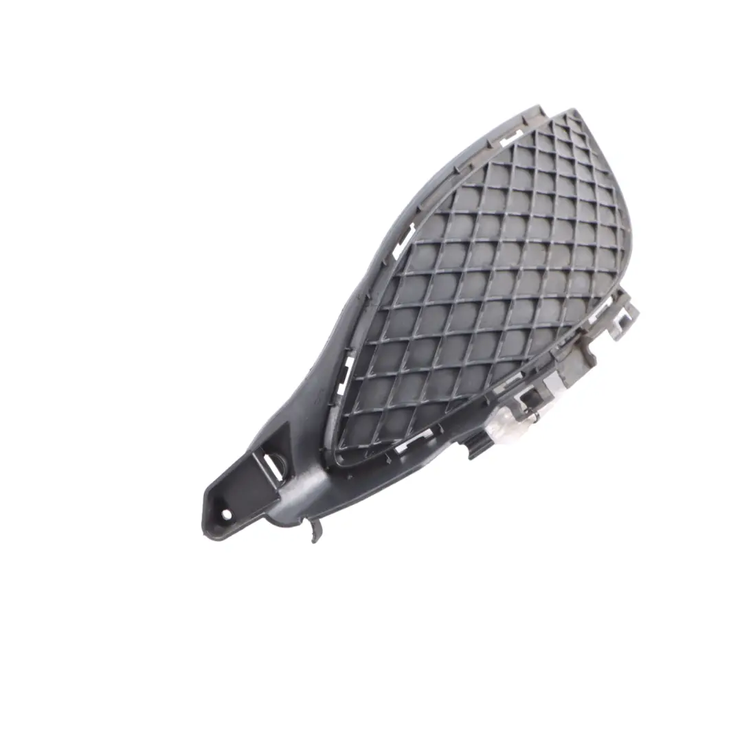 Kratka Grill Zderzaka Prawa Przednia Prawy Przód do Mercedes W176 o numerze A1768850422 Mercedes W176 Kratka Grill Zderzaka Prawa Przednia Prawy Przód - SKU A1768850422 - Numer Części A1768850422