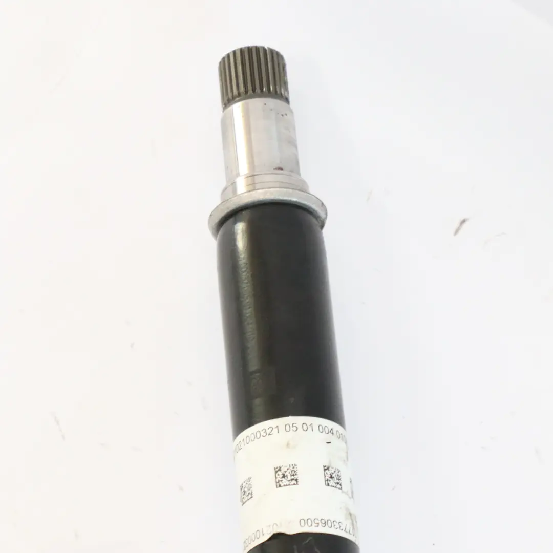 Albero di trasmissione dell'asse anteriore destro A1773300700 per Mercedes C118 con numero di parte A1773309900 Mercedes C118 Albero di trasmissione dell'asse anteriore destro A1773300700 - SKU A1773309900 - Numero di parte A1773309900