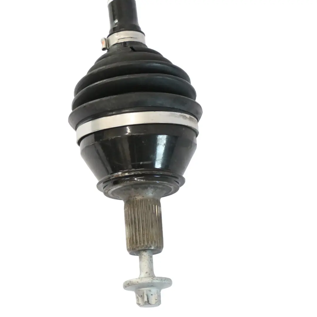 Albero di trasmissione dell'asse anteriore destro A1773300700 per Mercedes C118 con numero di parte A1773309900 Mercedes C118 Albero di trasmissione dell'asse anteriore destro A1773300700 - SKU A1773309900 - Numero di parte A1773309900