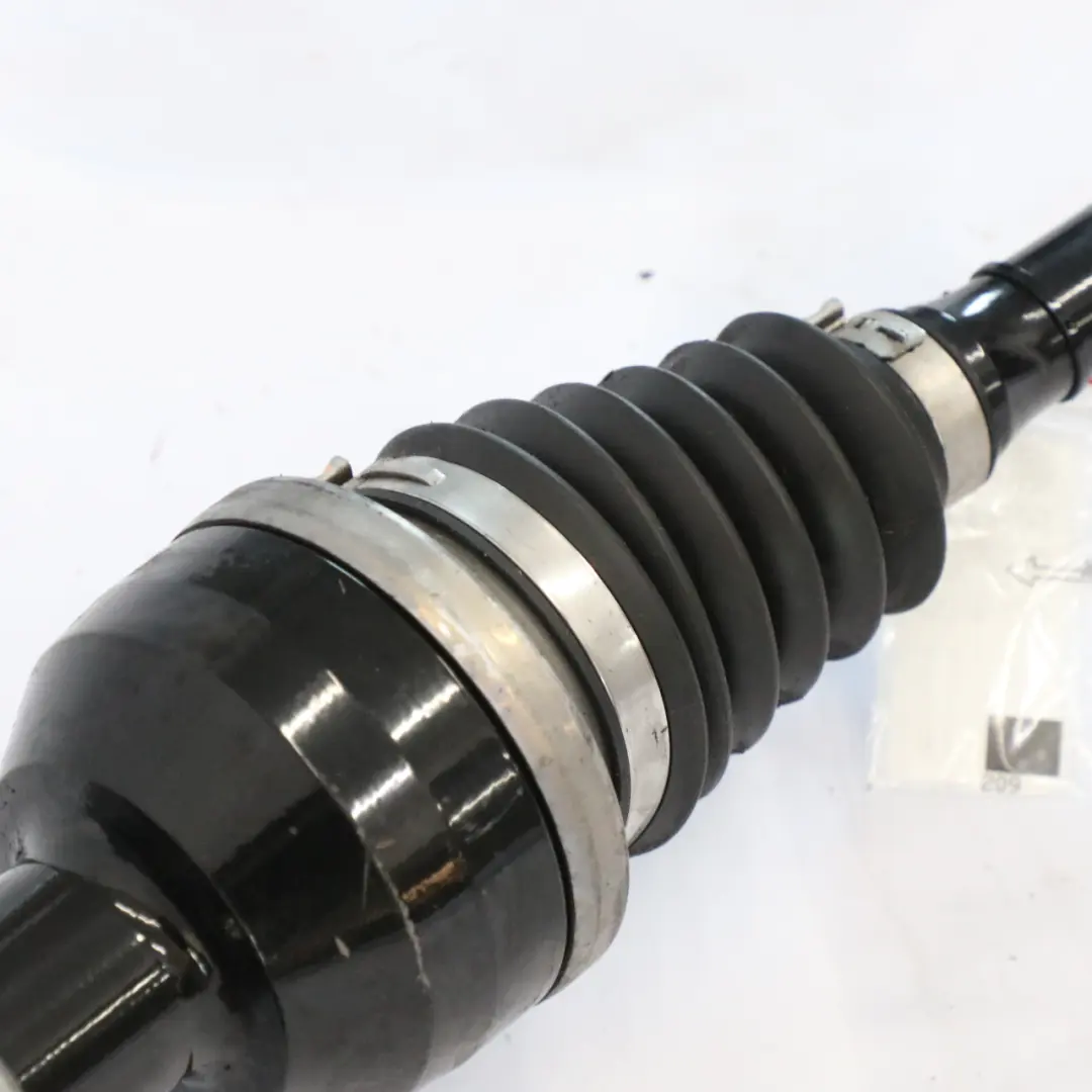 Albero di trasmissione dell'asse anteriore destro A1773300700 per Mercedes C118 con numero di parte A1773309900 Mercedes C118 Albero di trasmissione dell'asse anteriore destro A1773300700 - SKU A1773309900 - Numero di parte A1773309900