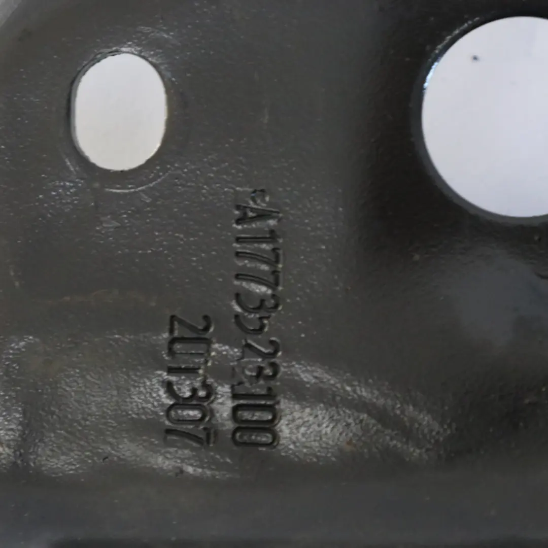 Braccio controllo sospensione posteriore sinistra per Mercedes C118 W177 con numero di parte A1773504301 Mercedes C118 W177 Braccio controllo sospensione posteriore sinistra - SKU A1773504301 - Numero di parte A1773504301