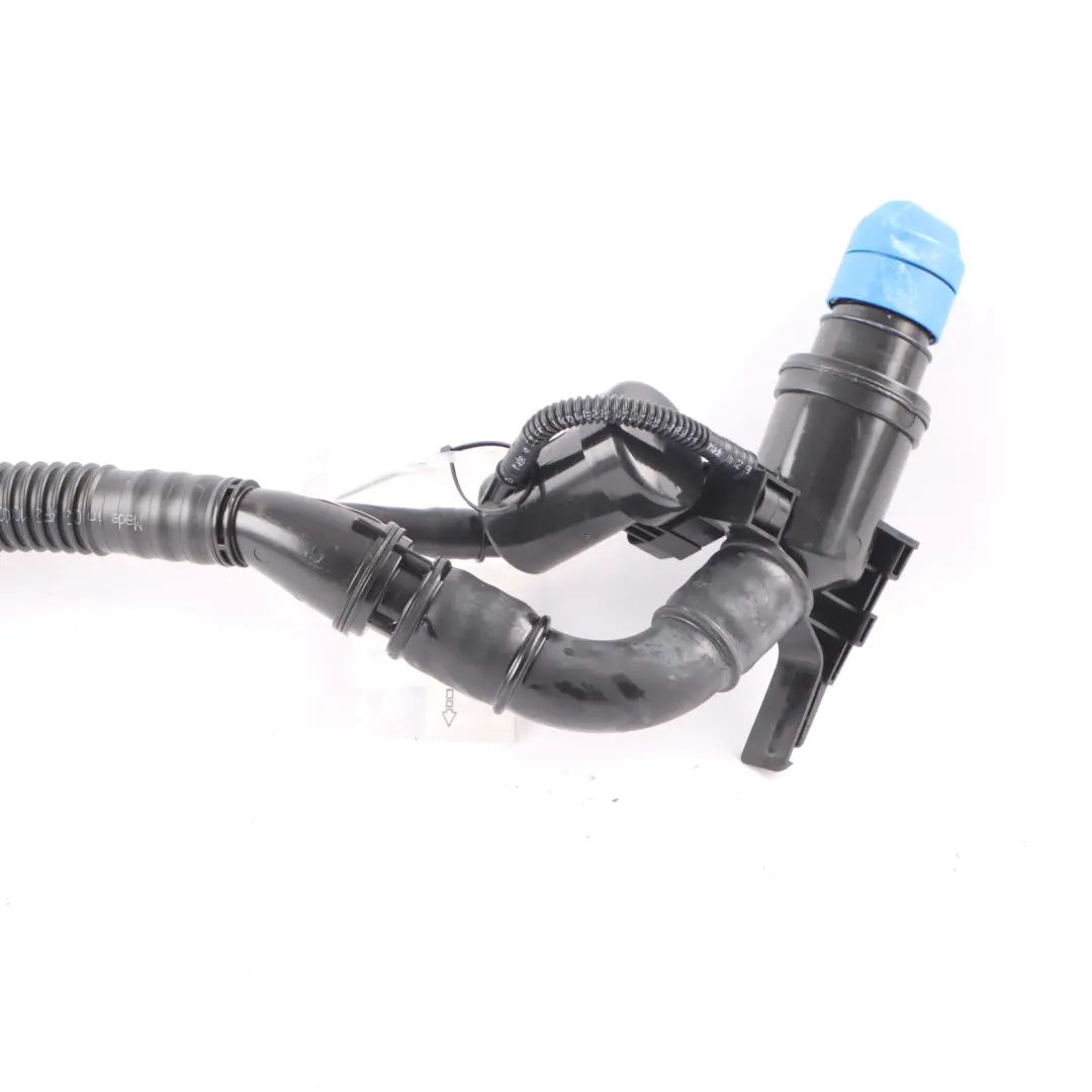 Tubo Tapa Cuello Llenado Adblue Línea Aditivo para Mercedes W177 con número de pieza A1774703300 Mercedes W177 Tubo Tapa Cuello Llenado Adblue Línea Aditivo - SKU A1774703300 - Número de pieza A1774703300