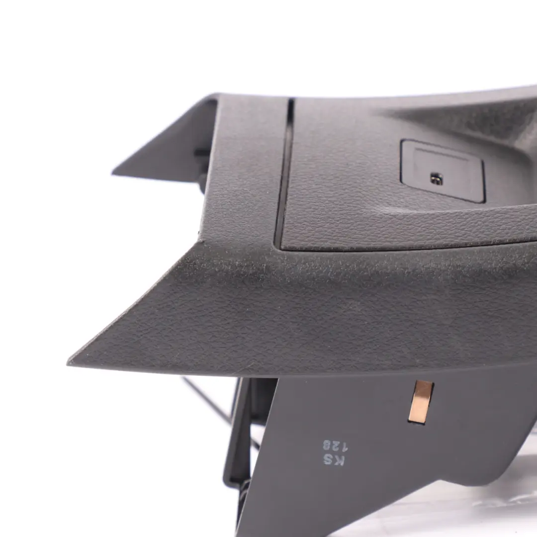 Console centrale plateau rangement d'aération arrière pour Mercedes W177 à propos du numéro de pièce A1776802006 Mercedes W177 Console centrale plateau rangement d'aération arrière - SKU A1776802006 - Numéro de pièce A1776802006