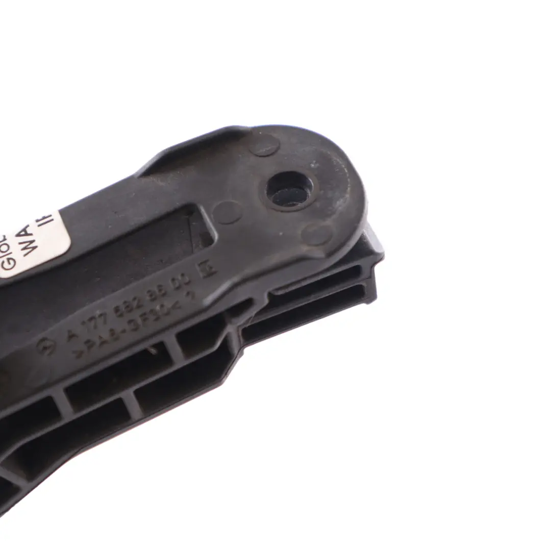 Soporte De Compartimento Suelo Montaje Izquierdo para Mercedes W177 W247 con número de pieza A1776828600 Mercedes W177 W247 Soporte De Compartimento Suelo Montaje Izquierdo - SKU A1776828600 - Número de pieza A1776828600