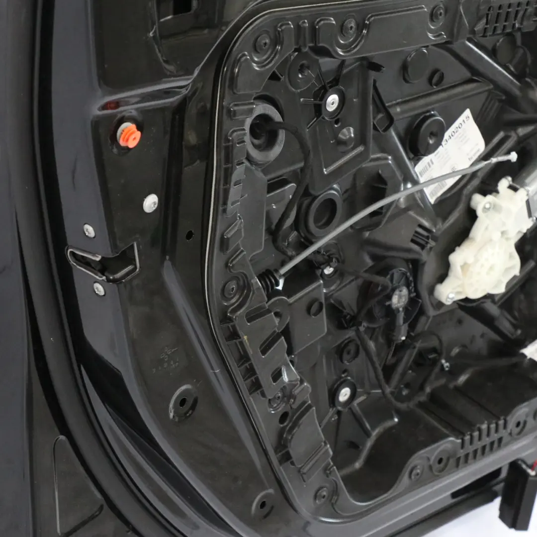 Porta anteriore sinistra Kosmos Cosmic Black Metallic - 191 per Mercedes W177 con numero di parte A1777200700 Mercedes W177 Porta anteriore sinistra Kosmos Cosmic Black Metallic - 191 - SKU A1777200700-KB1 - Numero di parte A1777200700