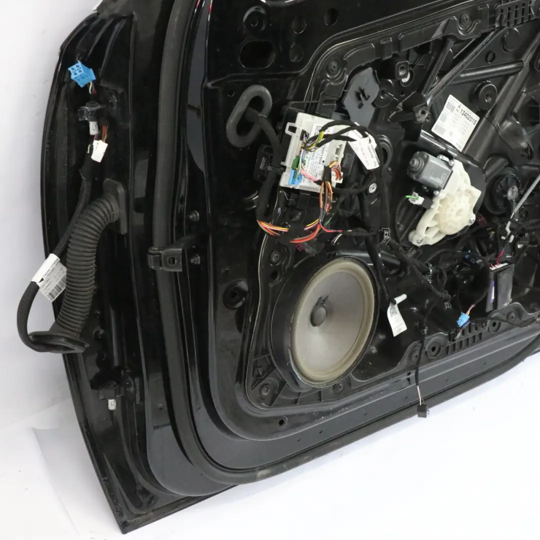 Porta anteriore destra Classe A Kosmos Cosmic Black Metallic - 191 per Mercedes W177 con numero di parte A1777206205 Mercedes W177 Porta anteriore destra Classe A Kosmos Cosmic Black Metallic - 191 - SKU A1777206205-KB1 - Numero di parte A1777206205