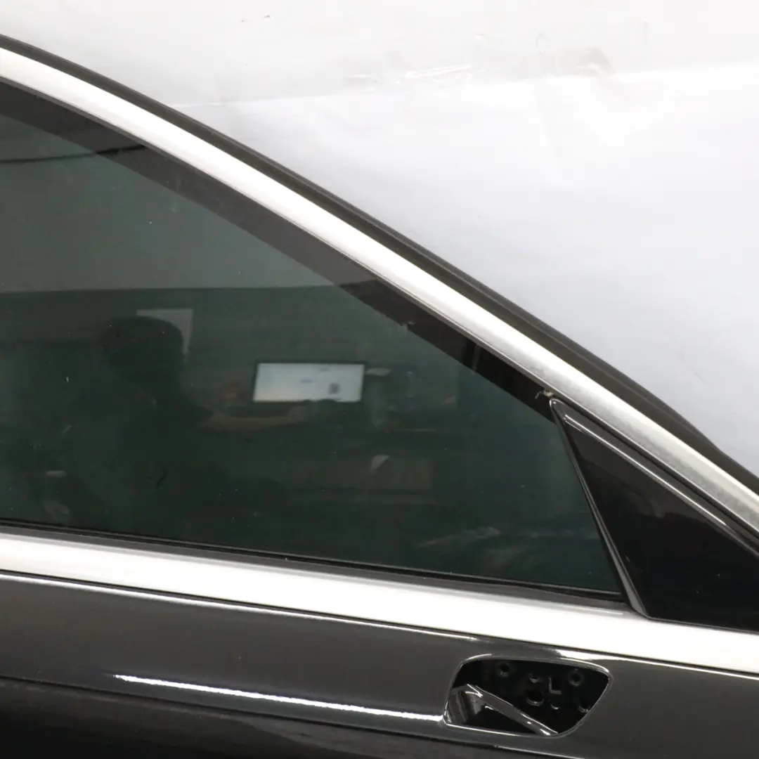 Porta anteriore destra Classe A Kosmos Cosmic Black Metallic - 191 per Mercedes W177 con numero di parte A1777206205 Mercedes W177 Porta anteriore destra Classe A Kosmos Cosmic Black Metallic - 191 - SKU A1777206205-KB1 - Numero di parte A1777206205