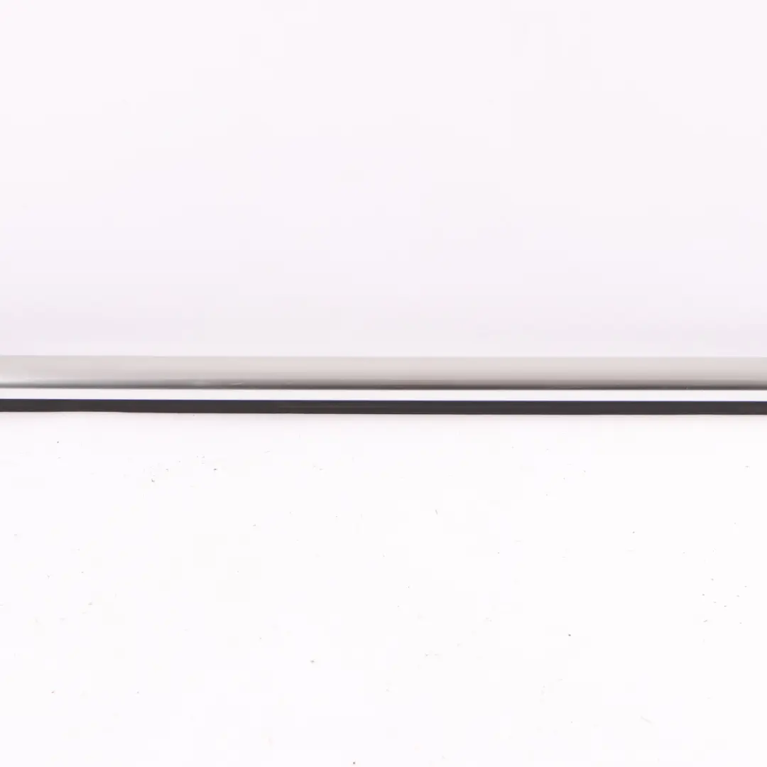 Finestrino Esterno Striscia Guida Cromo Anteriore Sinistro per Mercedes W177 con numero di parte A1777250300 Mercedes W177 Finestrino Esterno Striscia Guida Cromo Anteriore Sinistro - SKU A1777250300 - Numero di parte A1777250300