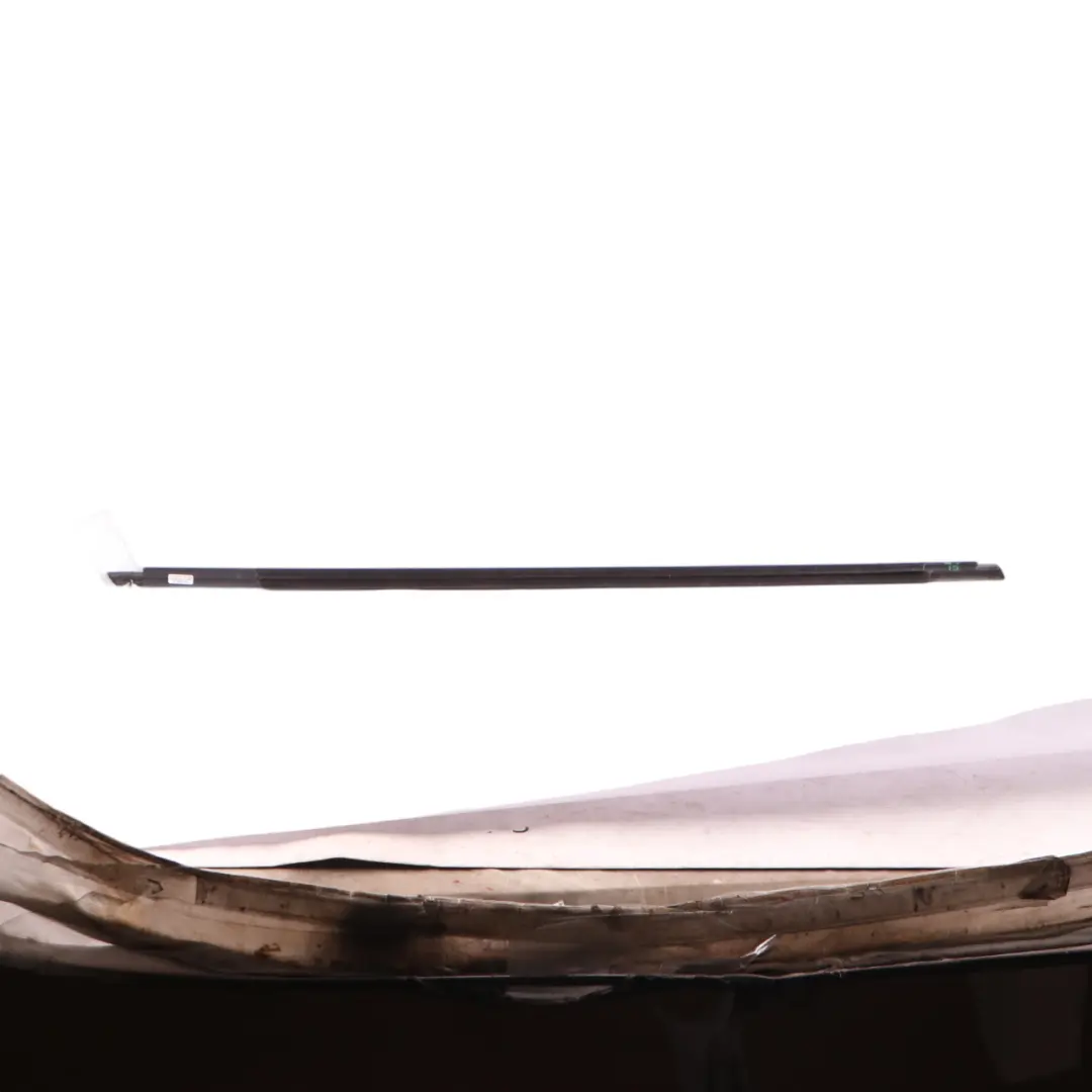 Rail De Vitre De Porte Extérieur Chromé Avant Gauche pour Mercedes W177 à propos du numéro de pièce A1777250300 Mercedes W177 Rail De Vitre De Porte Extérieur Chromé Avant Gauche - SKU A1777250300 - Numéro de pièce A1777250300