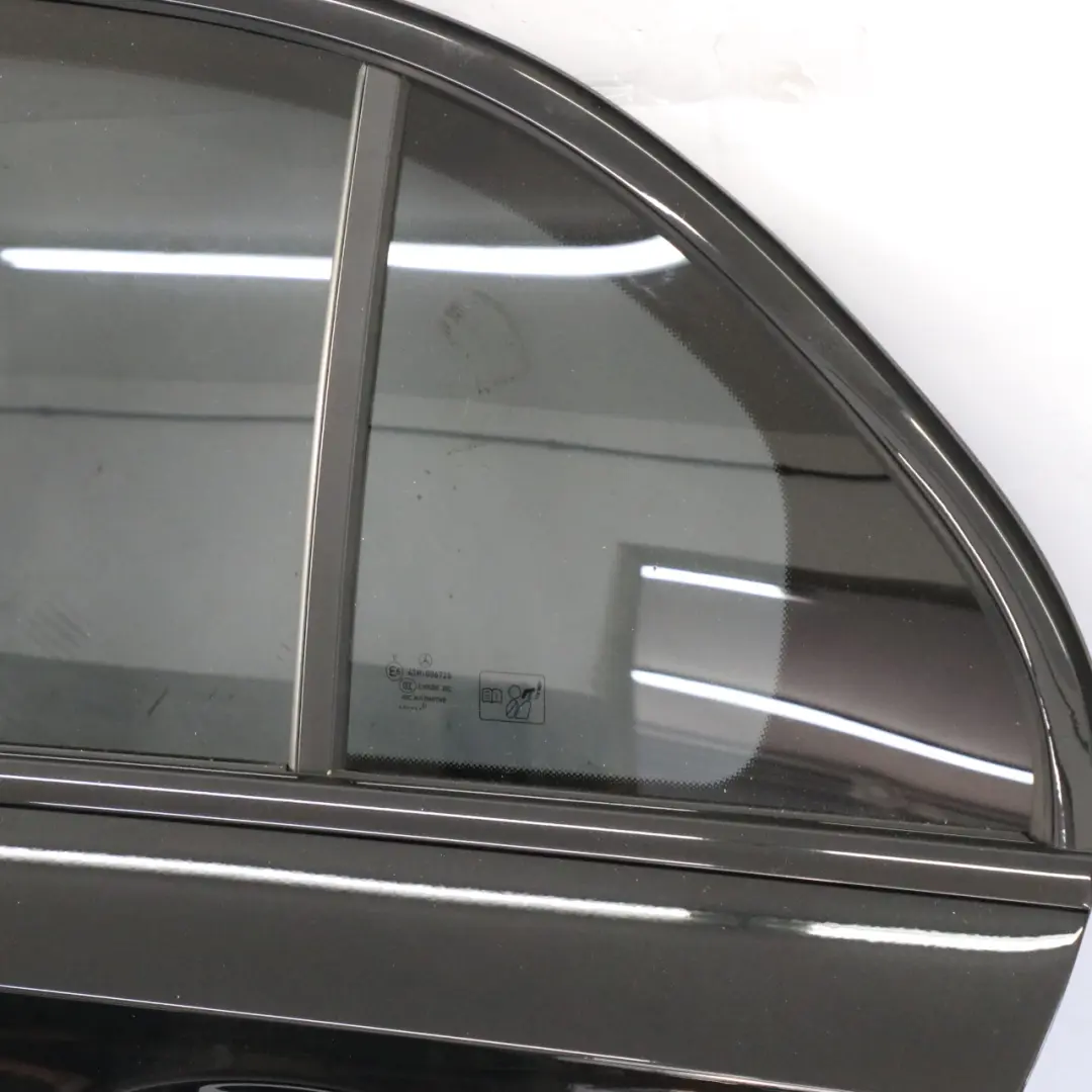 Porta posteriore sinistra Kosmos Cosmic Black Metallic - 191 per Mercedes W177 con numero di parte A1777301300 Mercedes W177 Porta posteriore sinistra Kosmos Cosmic Black Metallic - 191 - SKU A1777301300-KB2 - Numero di parte A1777301300