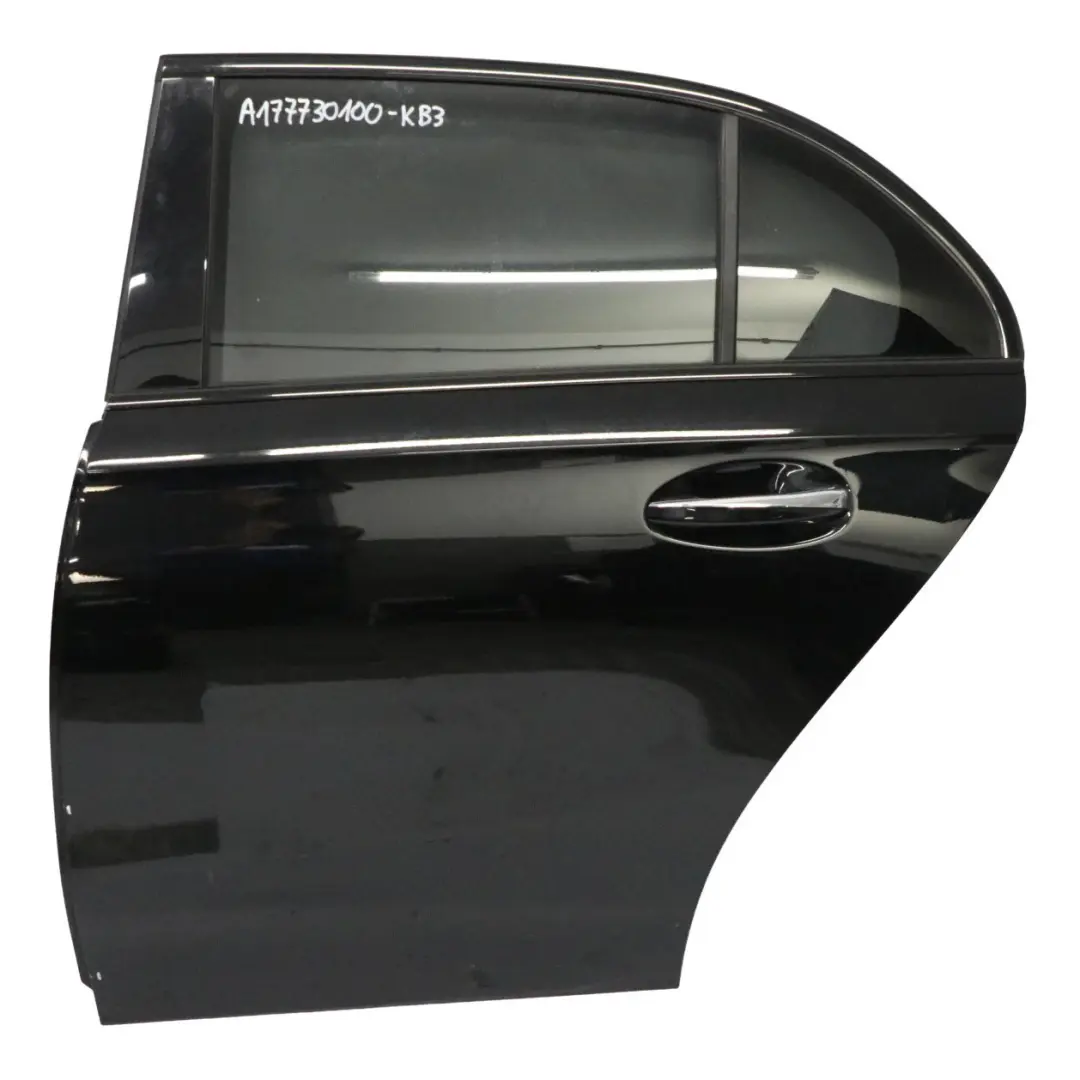 Porta posteriore sinistra Kosmos Cosmic Black Metallic - 191 per Mercedes W177 con numero di parte A1777301300 Mercedes W177 Porta posteriore sinistra Kosmos Cosmic Black Metallic - 191 - SKU A1777301300-KB3 - Numero di parte A1777301300