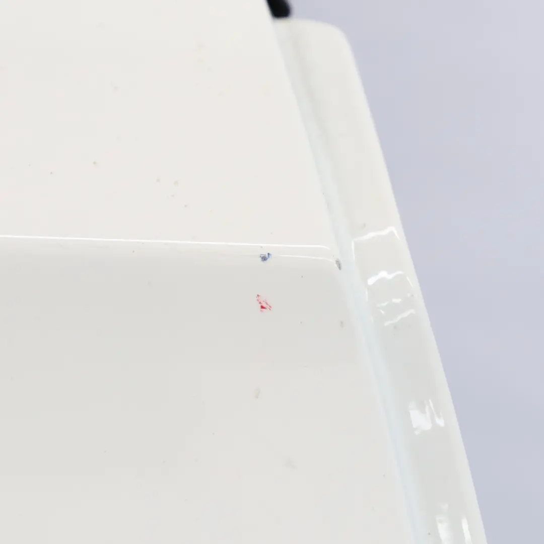 Porta posteriore destra Polar White Bianco Polare - 149 per Mercedes W177 con numero di parte A1777301400 Mercedes W177 Porta posteriore destra Polar White Bianco Polare - 149 - SKU A1777301400-POL2 - Numero di parte A1777301400