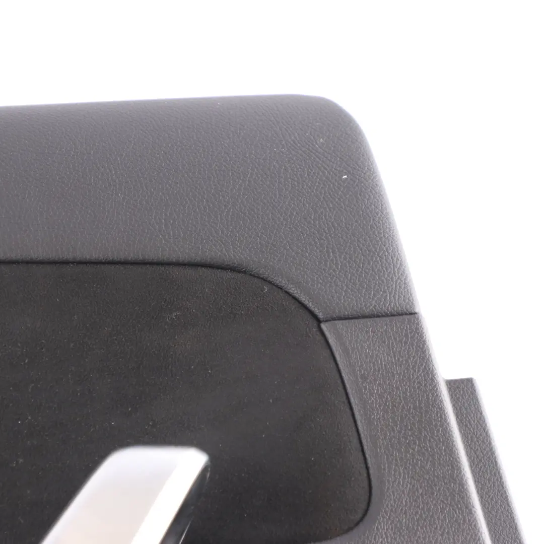 Boczek Tapicerka Drzwi Lewy Tył Lewa Tylna Czarna Skóra do Mercedes V177 W177 o numerze A1777303100 Mercedes V177 W177 Boczek Tapicerka Drzwi Lewy Tył Lewa Tylna Czarna Skóra - SKU A1777303100-1 - Numer Części A1777303100