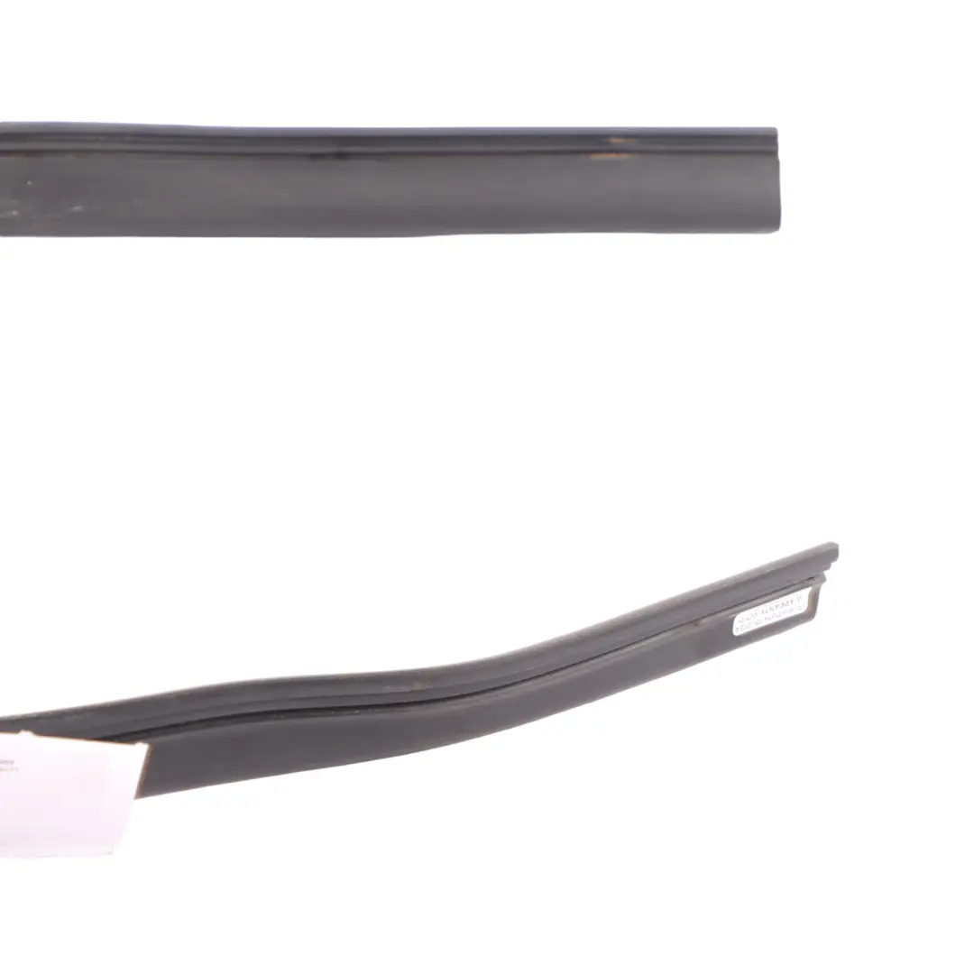 Guarnizione cappuccio Mercedes W177 W247 motore Guarnizione gomma per con numero di parte A1778310000 Guarnizione cappuccio Mercedes W177 W247 motore Guarnizione gomma - SKU A1778310000 - Numero di parte A1778310000