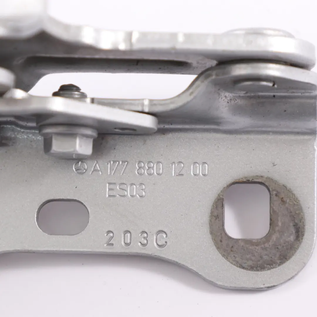 Mercedes C118 W177 C243 Charnière de capot avant droite Iridium Silver - 775 - SKU A1778801200-IRS - Numéro de pièce A1778801200