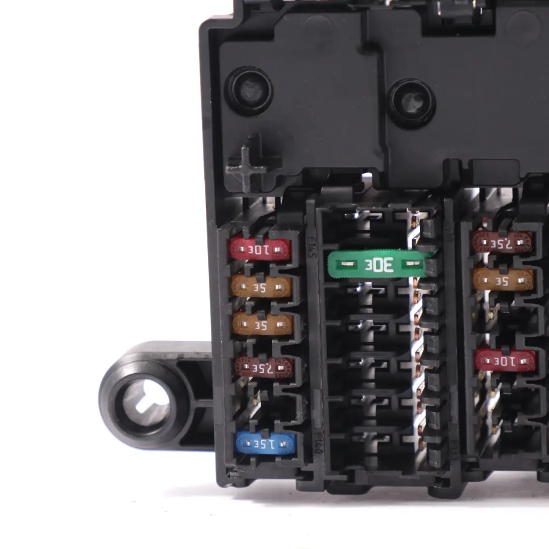 Scatola Fusibili Modulo Unità Controllo Relè per Mercedes C118 H243 W247 con numero di parte A1779061302 Mercedes C118 H243 W247 Scatola Fusibili Modulo Unità Controllo Relè - SKU A1779061302 - Numero di parte A1779061302
