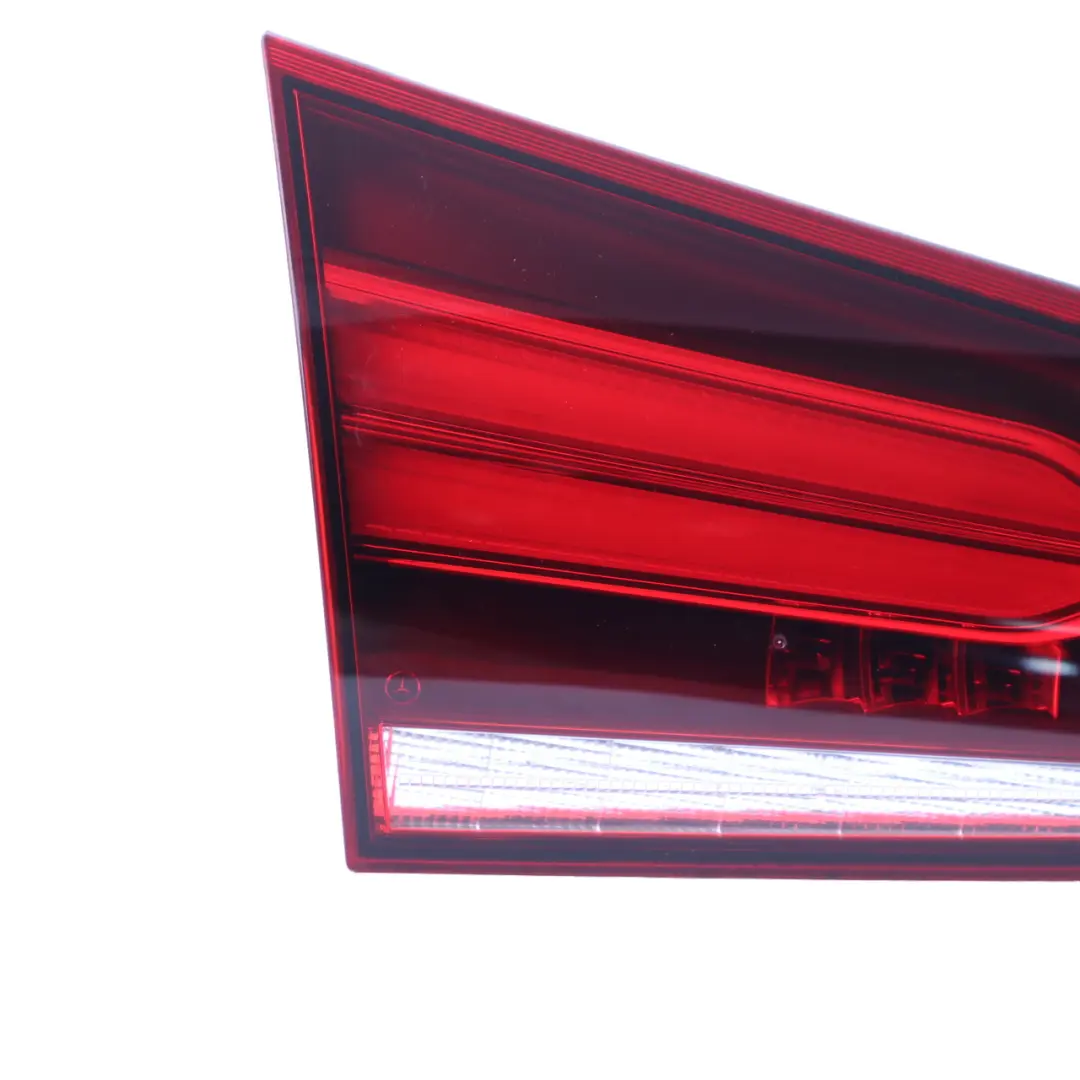 Feu arrière Mercedes V177 A220d Sedan Lampe couvercle coffre arrière pour à propos du numéro de pièce A1779063701 Feu arrière Mercedes V177 A220d Sedan Lampe couvercle coffre arrière - SKU A1779063701 - Numéro de pièce A1779063701