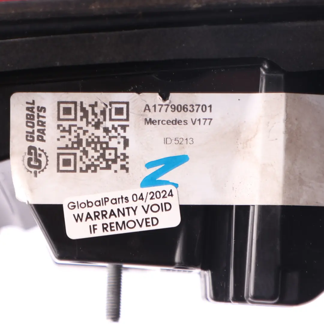 A220d Sedan Lampa Tył Tylna Lewa do Mercedes V177 o numerze A1779063701 Mercedes V177 A220d Sedan Lampa Tył Tylna Lewa - SKU A1779063701 - Numer Części A1779063701