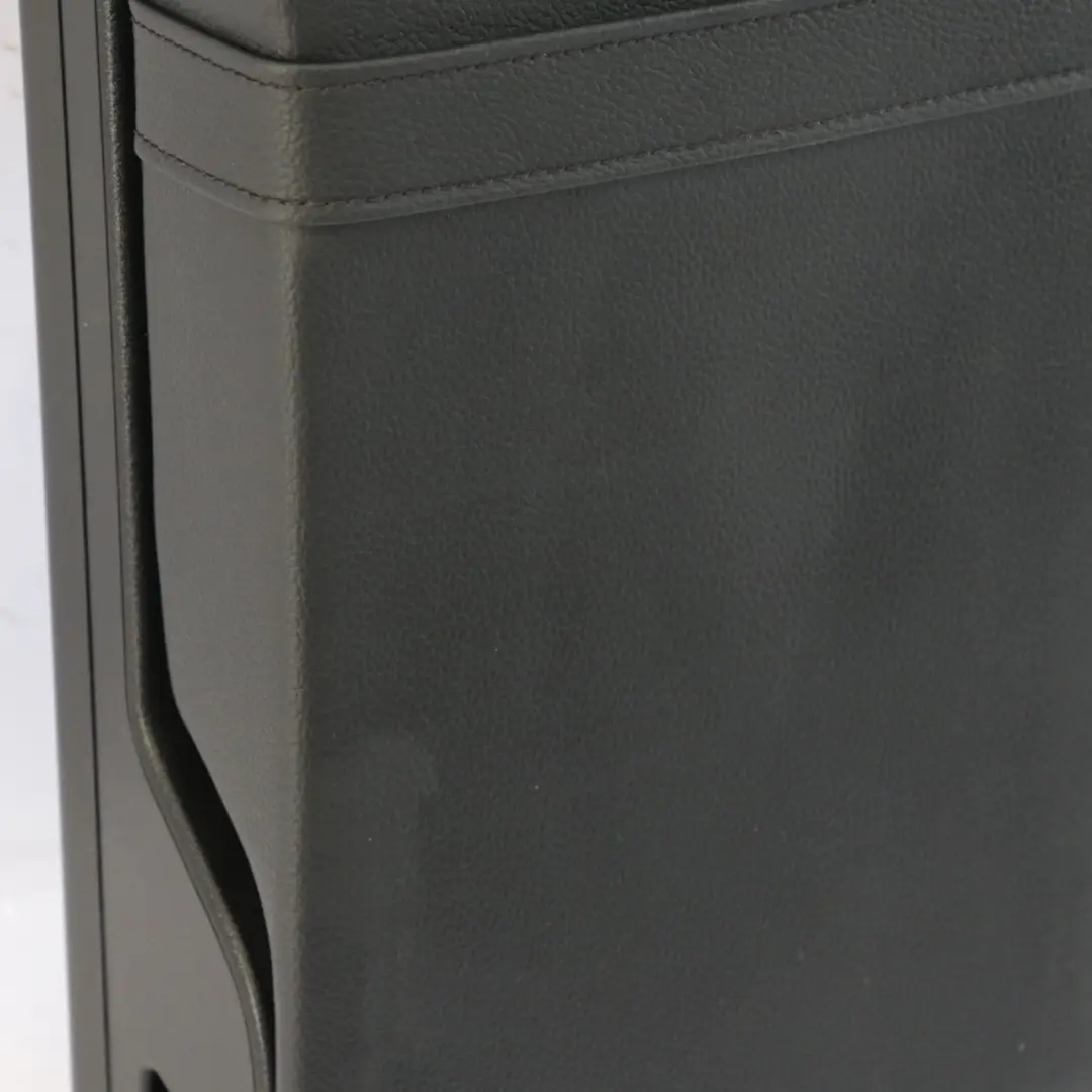 Accoudoir arrière Appui-tête central simili cuir noir et rouge pour Mercedes H243 à propos du numéro de pièce A1779700800 Mercedes H243 Accoudoir arrière Appui-tête central simili cuir noir et rouge - SKU A1779700800 - Numéro de pièce A1779700800