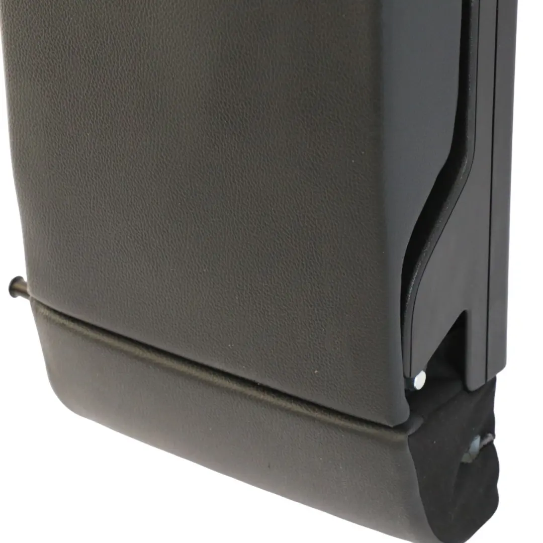 Hintere Armlehne Mitte Kopfstütze Kunstleder Schwarz Rot Akzente für Mercedes H243 mit Teilenummer A1779700800 Mercedes H243 Hintere Armlehne Mitte Kopfstütze Kunstleder Schwarz Rot Akzente - SKU A1779700800 - Teilenummer A1779700800